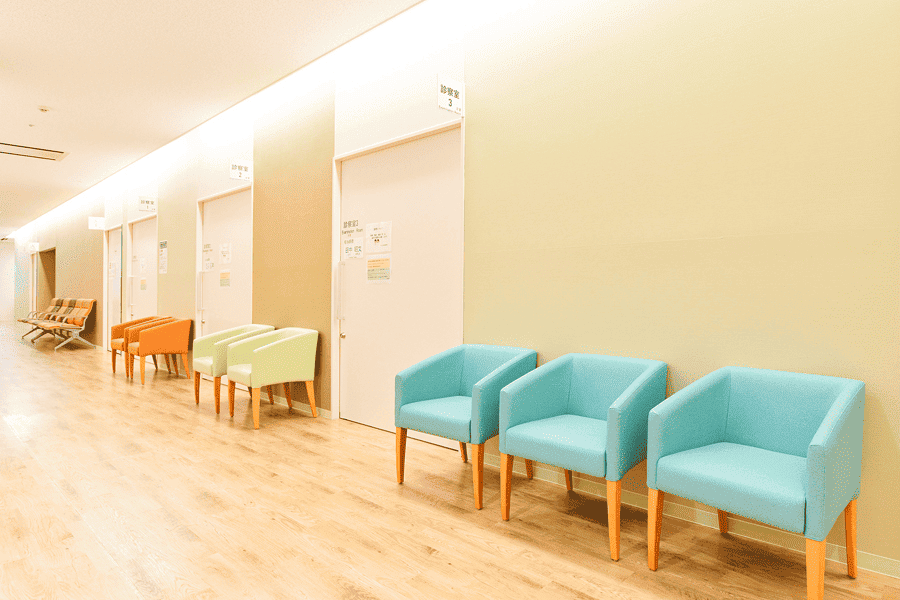 杏林大学医学部付属病院の待合空間